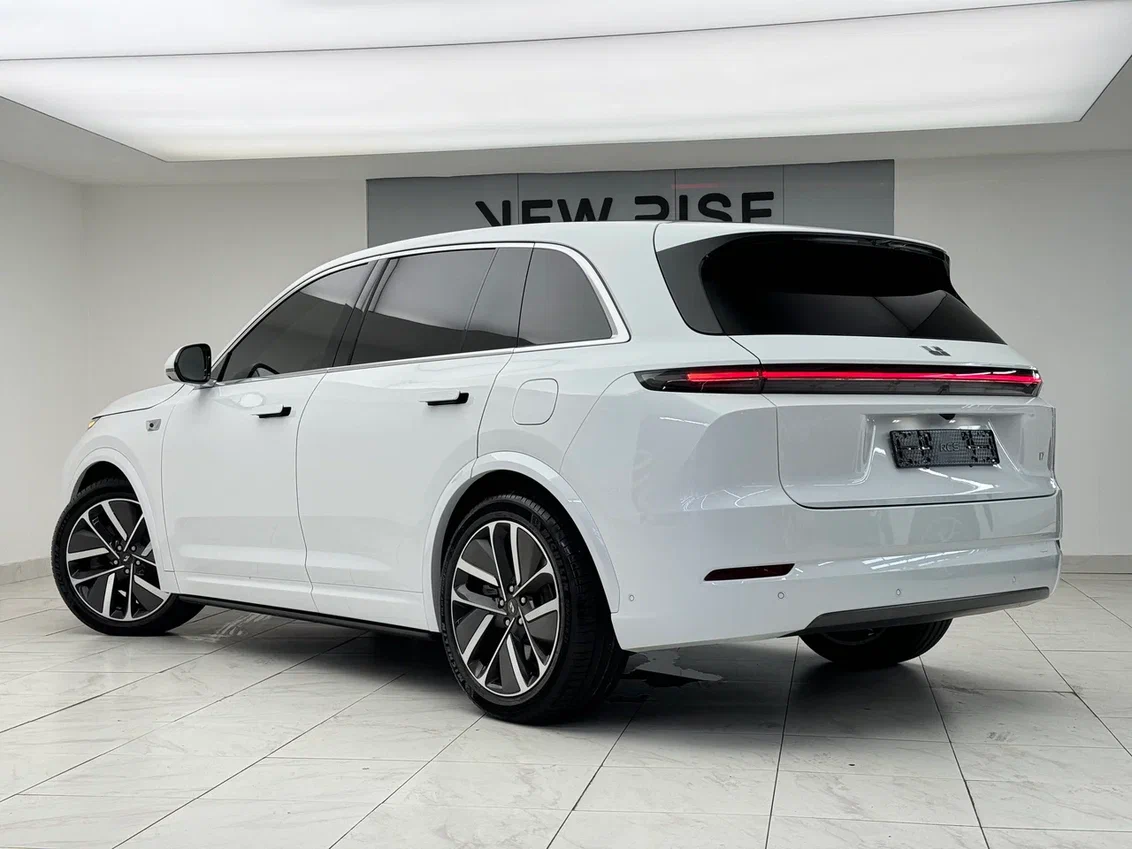 LiXiang L7 Ultra view 2