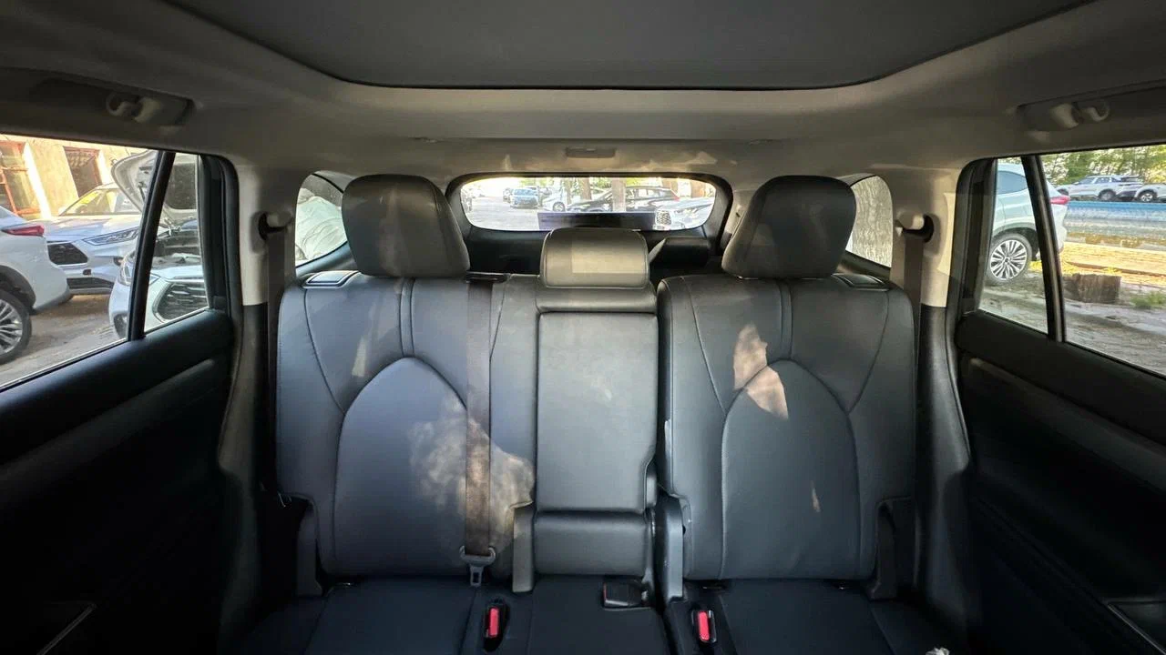 Toyota Highlander view 6