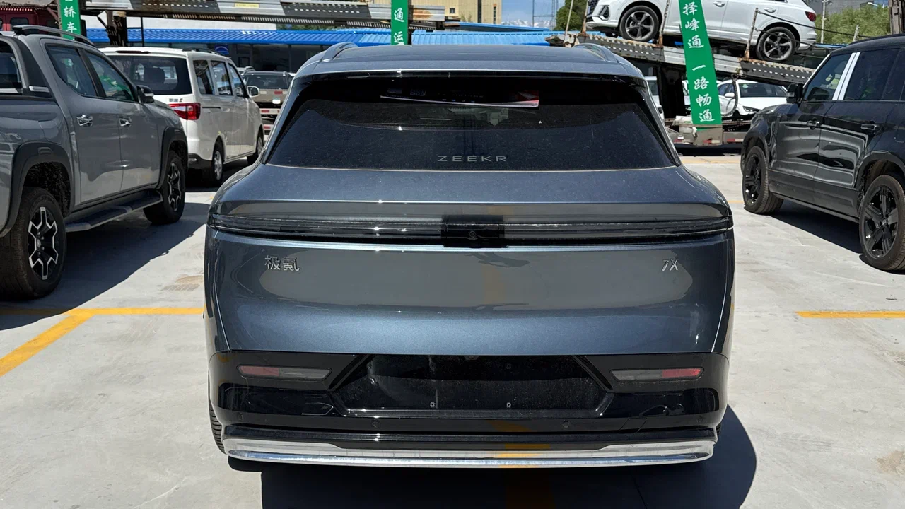 Zeekr 7X view 4